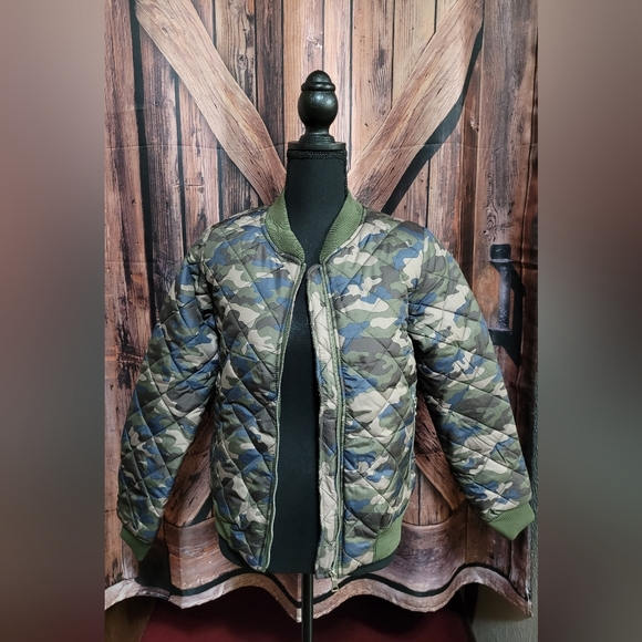 Glamsia Jackets & Blazers - Women's Camo Front Zip Puffer Jacket